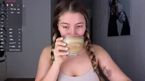 Snapshot of yasyaaa chatting on October 2, 5:36 am Yasyaa online show from October 2, 5:36 am