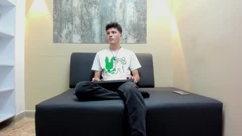 Snapshot of yatson_cody chatting on March 28, 7:46 pm Yatson online show from March 28, 7:46 pm