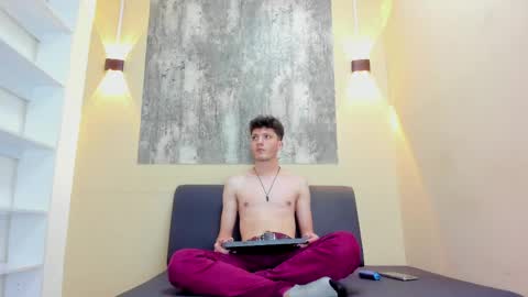 Snapshot of yatson_cody chatting on April 2, 7:22 pm Yatson online show from April 2, 7:22 pm