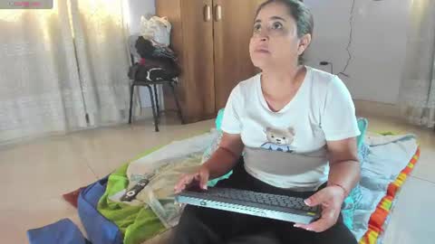 Snapshot of yaya____ chatting on July 23, 4:38 pm yaya____ online show from July 23, 4:38 pm