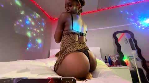 yayakitty2000 online show from May 13, 5:16 am