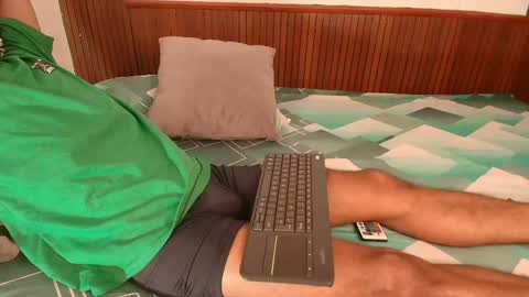 yayi_and_derek online show from June 8, 11:32 am