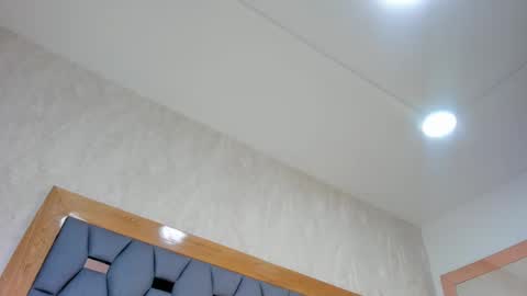 yayi derek  online show from March 7, 12:02 pm