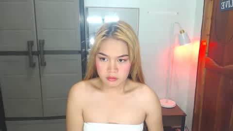 Snapshot of yazmin_shines chatting on April 23, 9:50 pm Yazzi online show from April 23, 9:50 pm