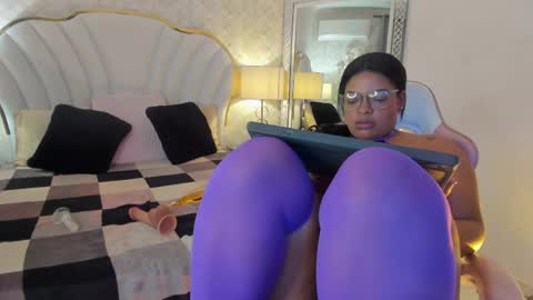 Snapshot of yazminjenner chatting on April 11, 8:07 am YazminJenner online show from April 11, 8:07 am