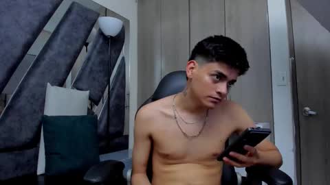 Snapshot of yef_thinn chatting on March 6, 5:15 am yef_thinn online show from March 6, 5:15 am