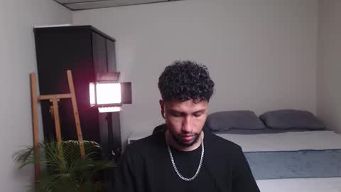 Snapshot of yeff_stone chatting on February 12, 11:33 pm yeff online show from February 12, 11:33 pm