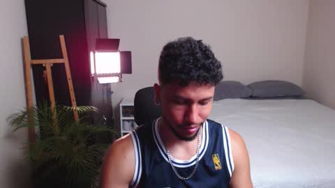 Snapshot of yeff_stone chatting on February 17, 11:44 pm yeff online show from February 17, 11:44 pm