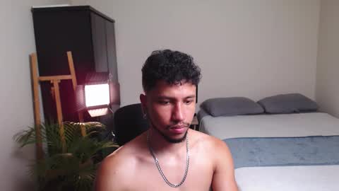 Snapshot of yeff_stone chatting on February 19, 12:06 am yeff online show from February 19, 12:06 am