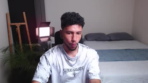 Snapshot of yeff_stone chatting on February 20, 12:29 am yeff online show from February 20, 12:29 am