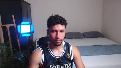 Snapshot of yeff_stone chatting on February 24, 12:08 am yeff online show from February 24, 12:08 am
