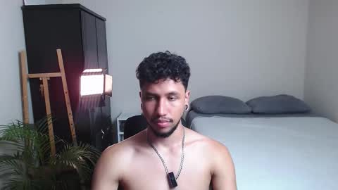 Snapshot of yeff_stone chatting on February 26, 2:10 am yeff online show from February 26, 2:10 am
