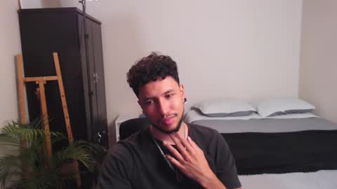 Snapshot of yeff_stone chatting on March 4, 11:55 pm yeff online show from March 4, 11:55 pm