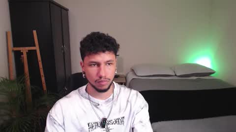 Snapshot of yeff_stone chatting on March 8, 1:47 am yeff online show from March 8, 1:47 am