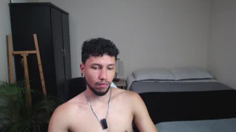 Snapshot of yeff_stone chatting on March 8, 11:52 pm yeff online show from March 8, 11:52 pm