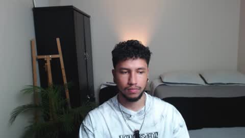 Snapshot of yeff_stone chatting on March 11, 10:38 pm yeff online show from March 11, 10:38 pm