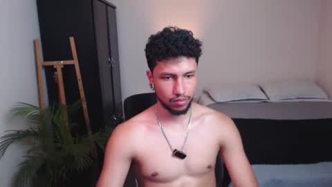 Snapshot of yeff_stone chatting on March 15, 1:00 am yeff online show from March 15, 1:00 am