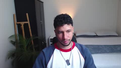 Snapshot of yeff_stone chatting on March 19, 12:25 am yeff online show from March 19, 12:25 am