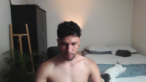 Snapshot of yeff_stone chatting on April 7, 11:59 pm yeff online show from April 7, 11:59 pm