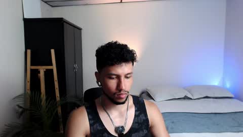 Snapshot of yeff_stone chatting on April 13, 11:43 pm yeff online show from April 13, 11:43 pm