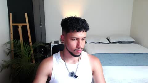 Snapshot of yeff_stone chatting on April 18, 12:36 am yeff online show from April 18, 12:36 am