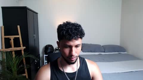 Snapshot of yeff_stone chatting on April 25, 12:13 am yeff online show from April 25, 12:13 am