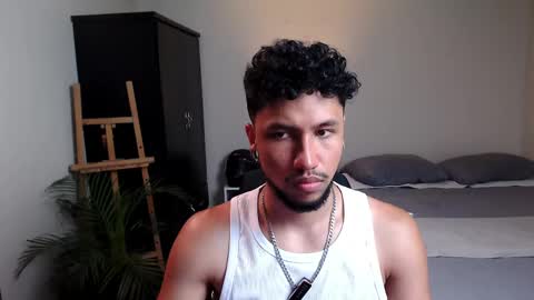 Snapshot of yeff_stone chatting on April 26, 1:47 am yeff online show from April 26, 1:47 am