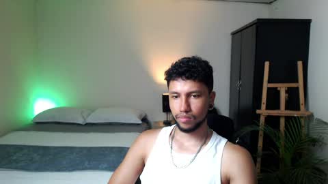 Snapshot of yeff_stone chatting on May 19, 11:44 pm yeff online show from May 19, 11:44 pm