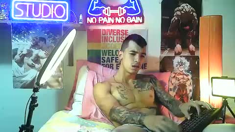 yeisoncastellanos1999 online show from September 25, 12:14 am