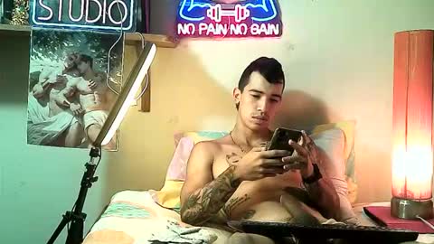 yeisoncastellanos1999 online show from December 17, 7:09 pm