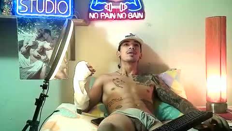 yeisoncastellanos1999 online show from January 9, 12:52 pm