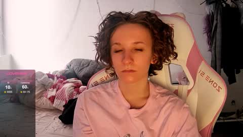 Snapshot of yellow_songbird chatting on January 9, 8:50 am Liya online show from January 9, 8:50 am