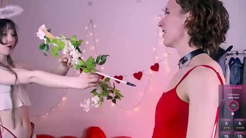 Snapshot of yellow_songbird chatting on February 15, 6:59 pm Liya online show from February 15, 6:59 pm