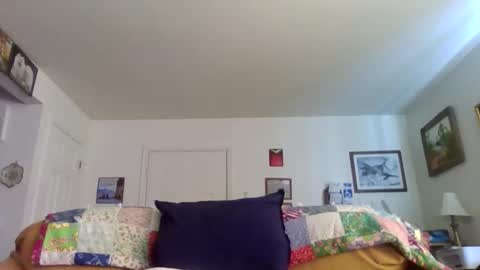 yellowsnowman70 online show from March 29, 2:28 pm