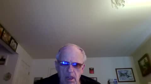 yellowsnowman70 online show from April 1, 3:31 pm