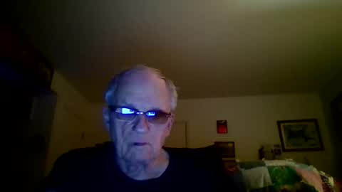 yellowsnowman70 online show from April 2, 3:37 am