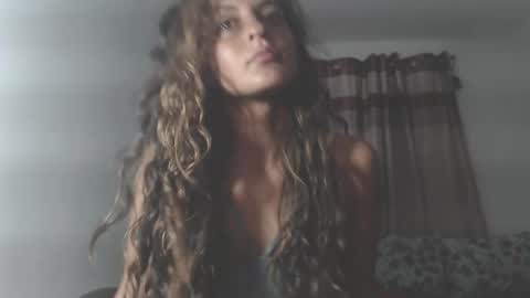 Snapshot of yemaya_28 chatting on April 6, 3:59 am Yemaya 28 online show from April 6, 3:59 am