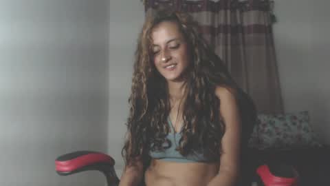 Snapshot of yemaya_28 chatting on April 6, 4:46 am Yemaya 28 online show from April 6, 4:46 am