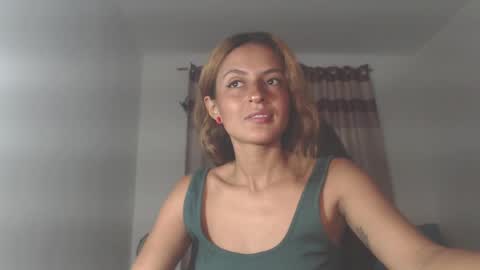 Snapshot of yemaya_28 chatting on May 9, 5:34 am Yemaya 28 online show from May 9, 5:34 am