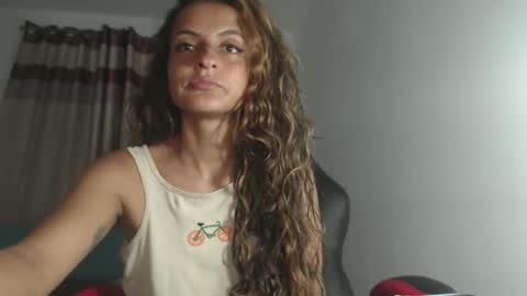 Snapshot of yemaya_28 chatting on May 11, 2:17 am Yemaya 28 online show from May 11, 2:17 am