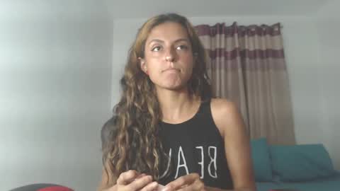 Snapshot of yemaya_28 chatting on May 12, 3:36 am Yemaya 28 online show from May 12, 3:36 am
