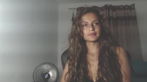 Snapshot of yemaya_28 chatting on May 19, 5:36 am Yemaya 28 online show from May 19, 5:36 am