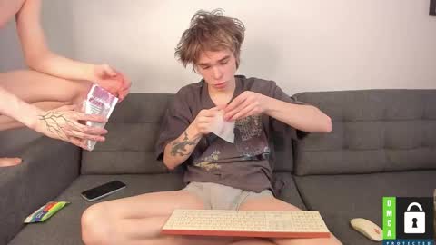 Snapshot of yen2025 chatting on February 11, 7:35 am Yen online show from February 11, 7:35 am