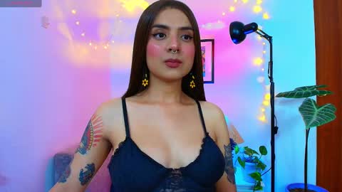 yeriawaddell  online show from February 21, 11:32 pm