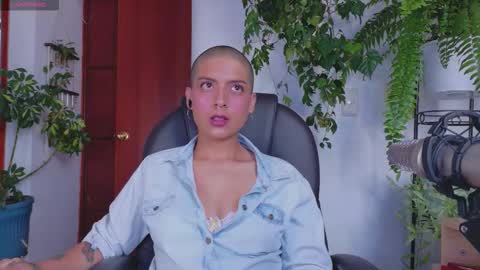 Snapshot of yeriawaddell_ chatting on March 1, 10:23 pm yeriawaddell online show from March 1, 10:23 pm