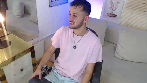 Snapshot of yerito_ chatting on January 13, 8:04 pm Yero online show from January 13, 8:04 pm