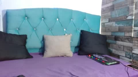 Snapshot of yesamin_stone18 chatting on April 13, 12:54 pm yesamin_stone18 online show from April 13, 12:54 pm