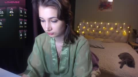 Snapshot of yesofie chatting on January 24, 11:59 am Sofie online show from January 24, 11:59 am