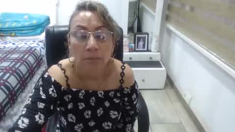 Snapshot of yessilatin chatting on January 5, 10:02 pm jessy online show from January 5, 10:02 pm