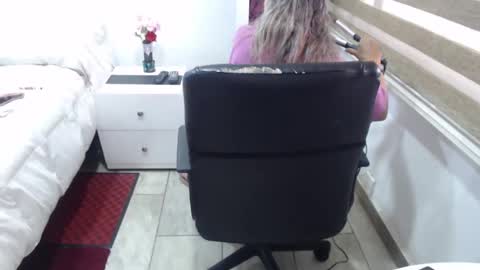 Snapshot of yessilatin chatting on January 12, 6:02 pm jessy online show from January 12, 6:02 pm